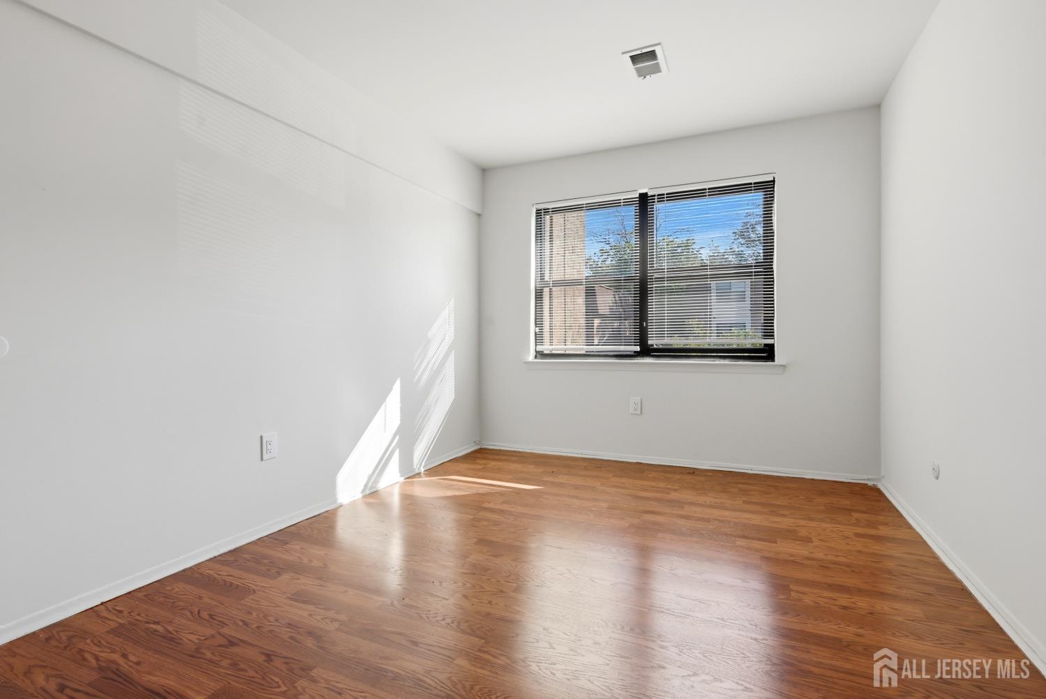 1728 Raspberry Court Edison, NJ 08817 - Photo 12 of 22 Gallery Image 12