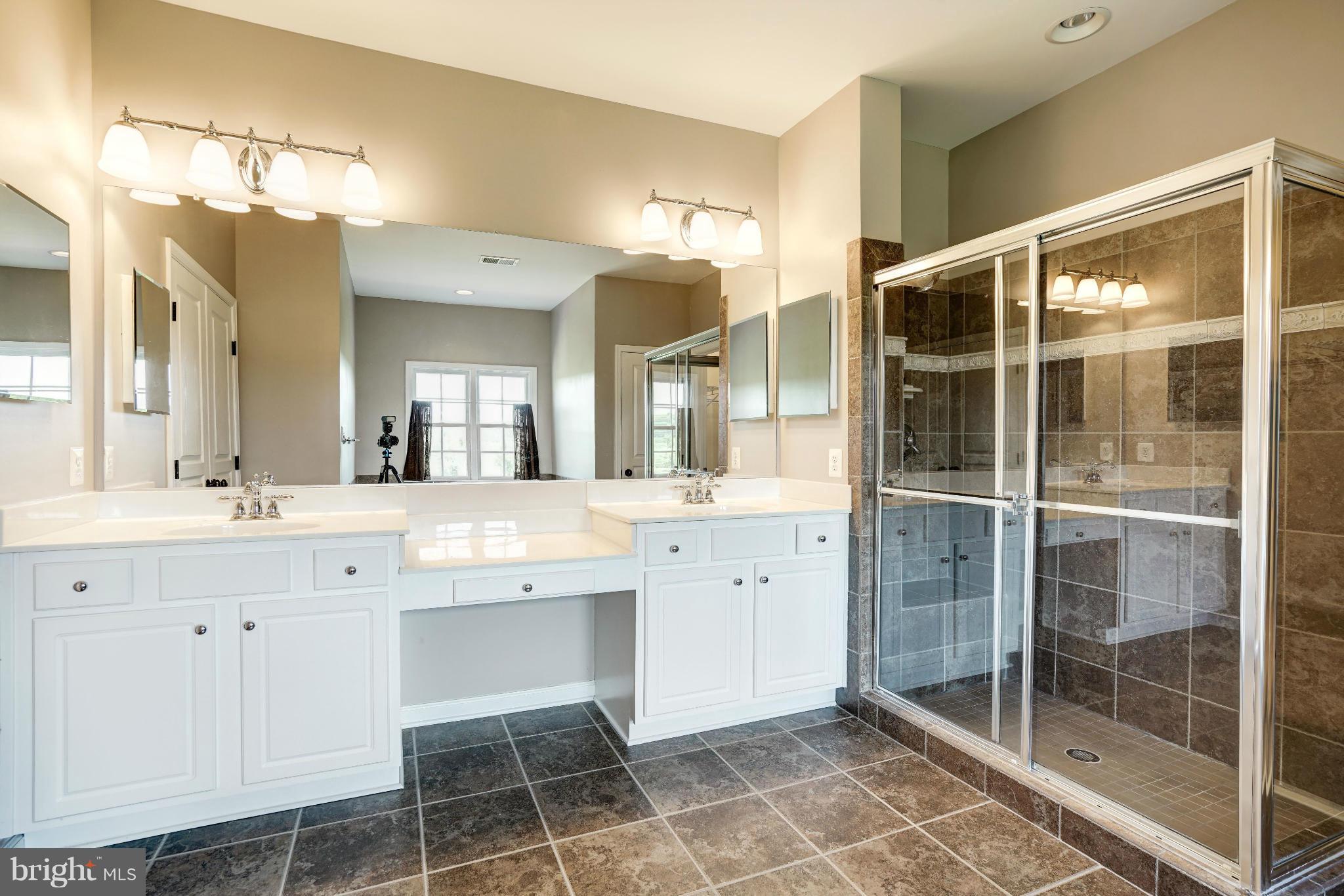 19574 Rothbury Lane Leesburg, VA 20175 - Photo 22 of 30 Bath (Master)