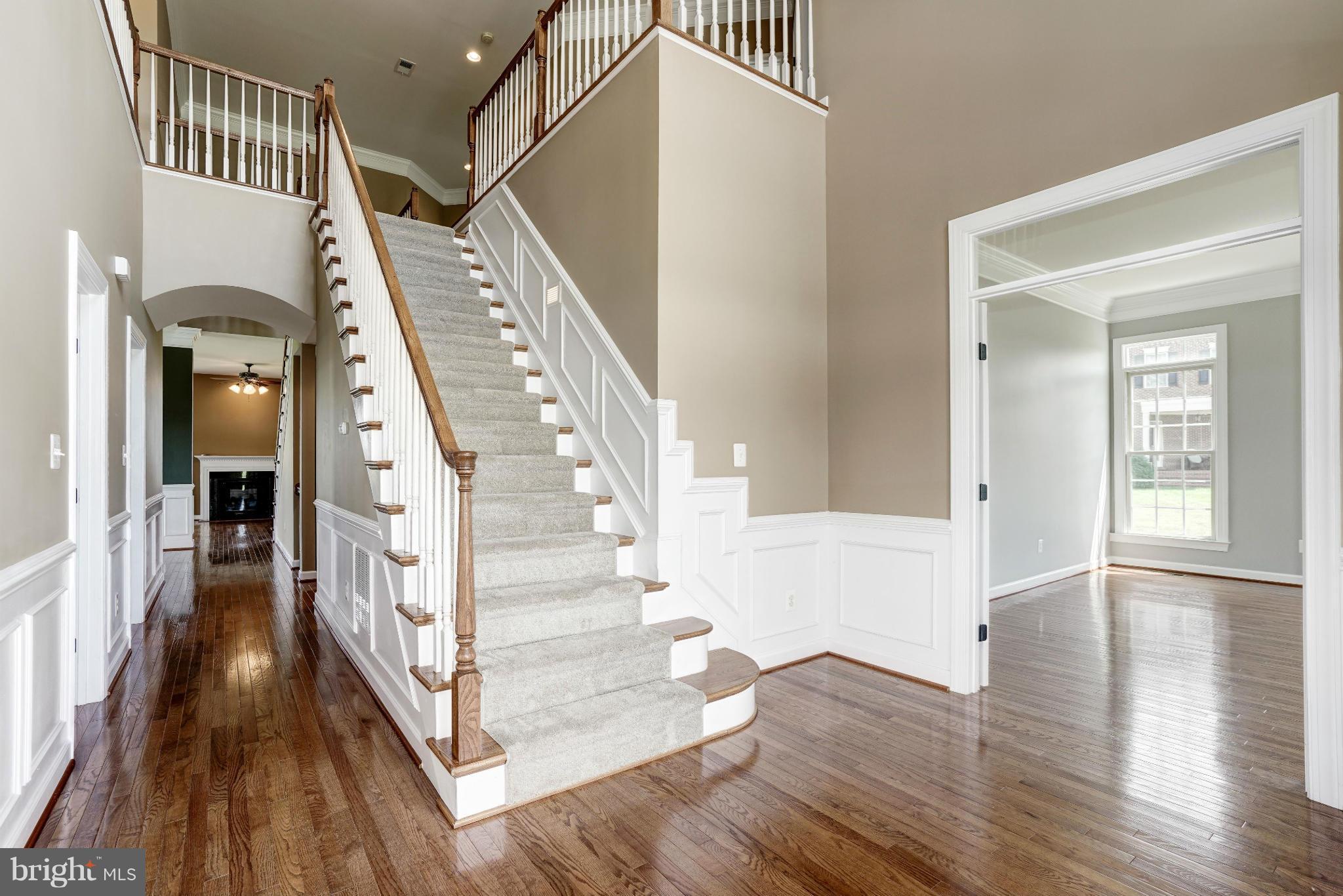 19574 Rothbury Lane Leesburg, VA 20175 - Photo 8 of 30 Foyer