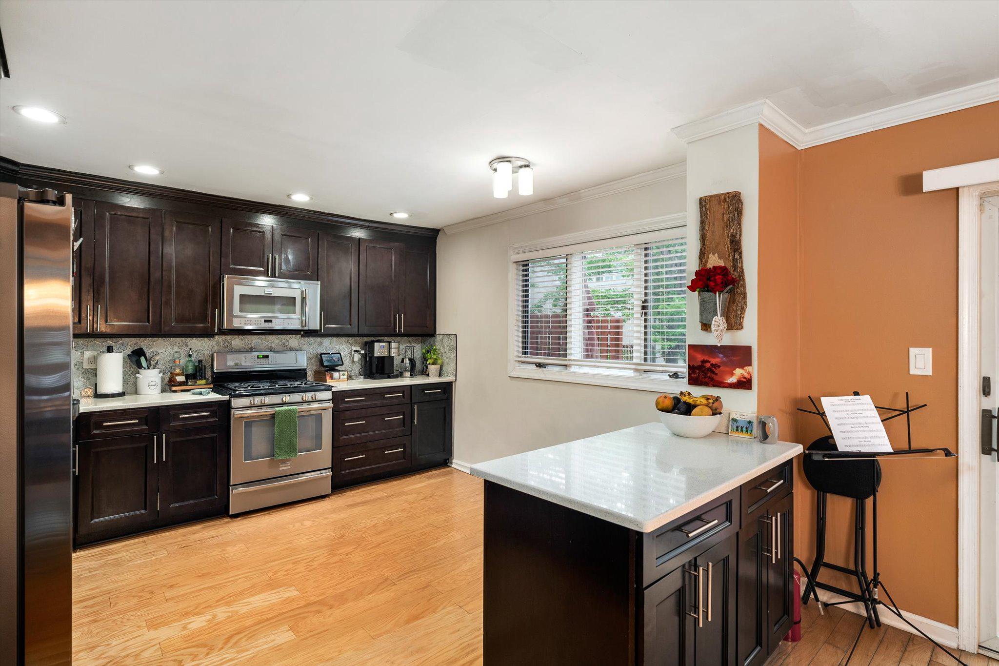 22 Exeter Court Princeton, NJ 08540 - Photo 11 of 31 Kitchen/ kitchen island