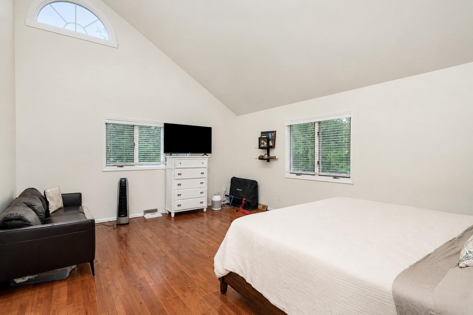 22 Exeter Court Princeton, NJ 08540 - Photo 15 of 31 Primary Bedroom
