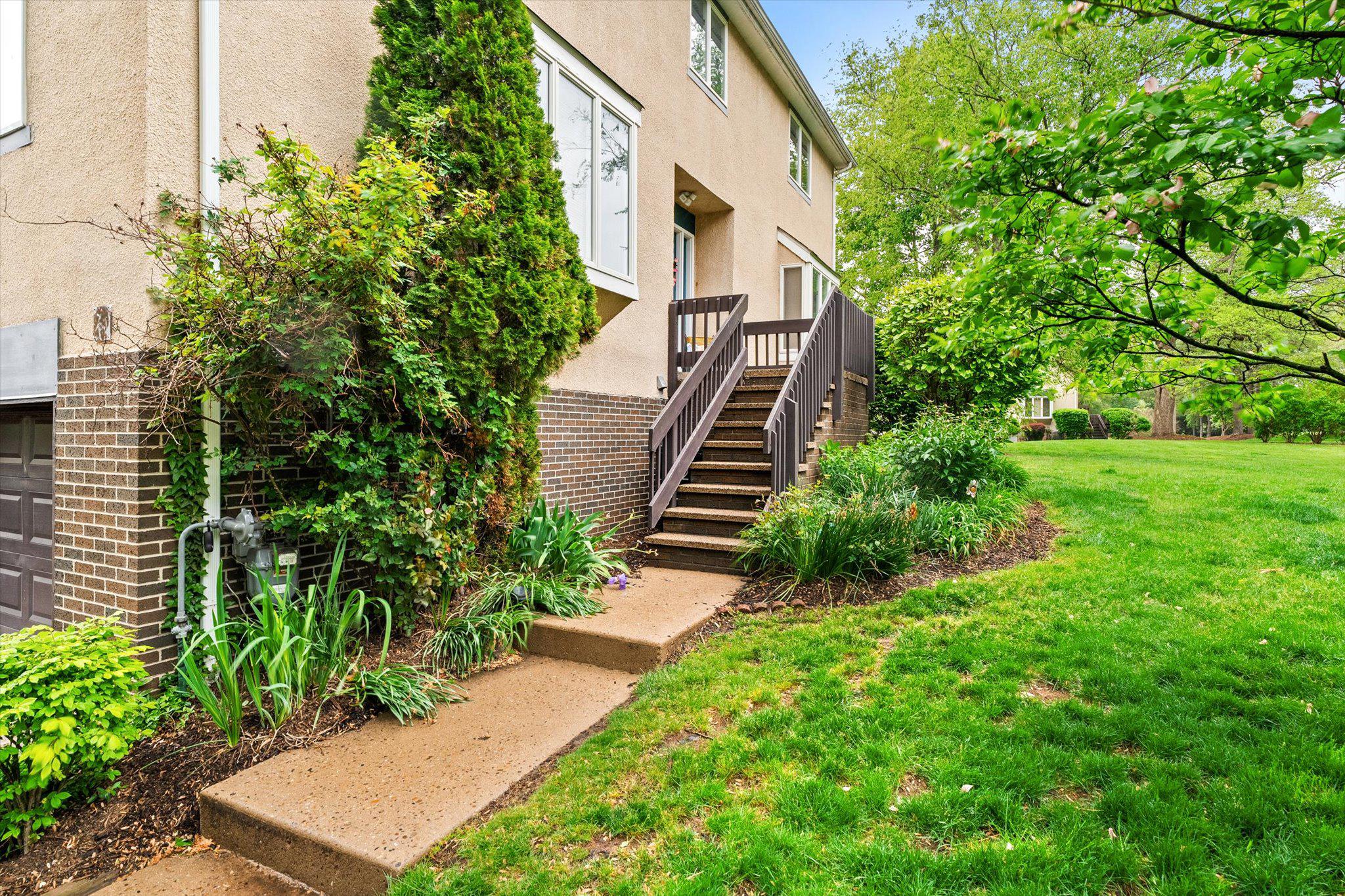 22 Exeter Court Princeton, NJ 08540 - Photo 2 of 31 Entrance