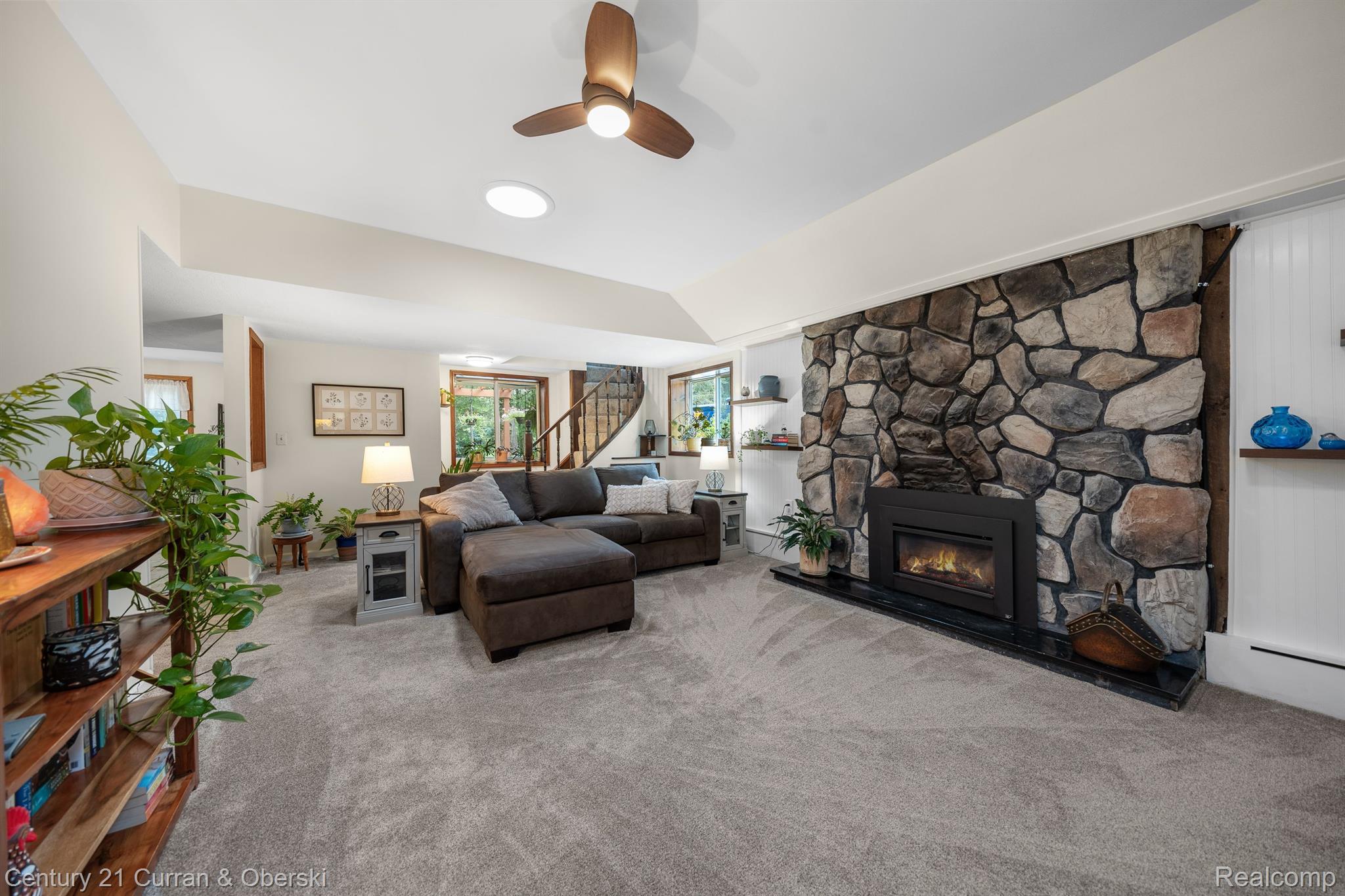 4370 Maybee Road Lake Orion, MI 48359 - Photo 16 of 53 Main floor living room