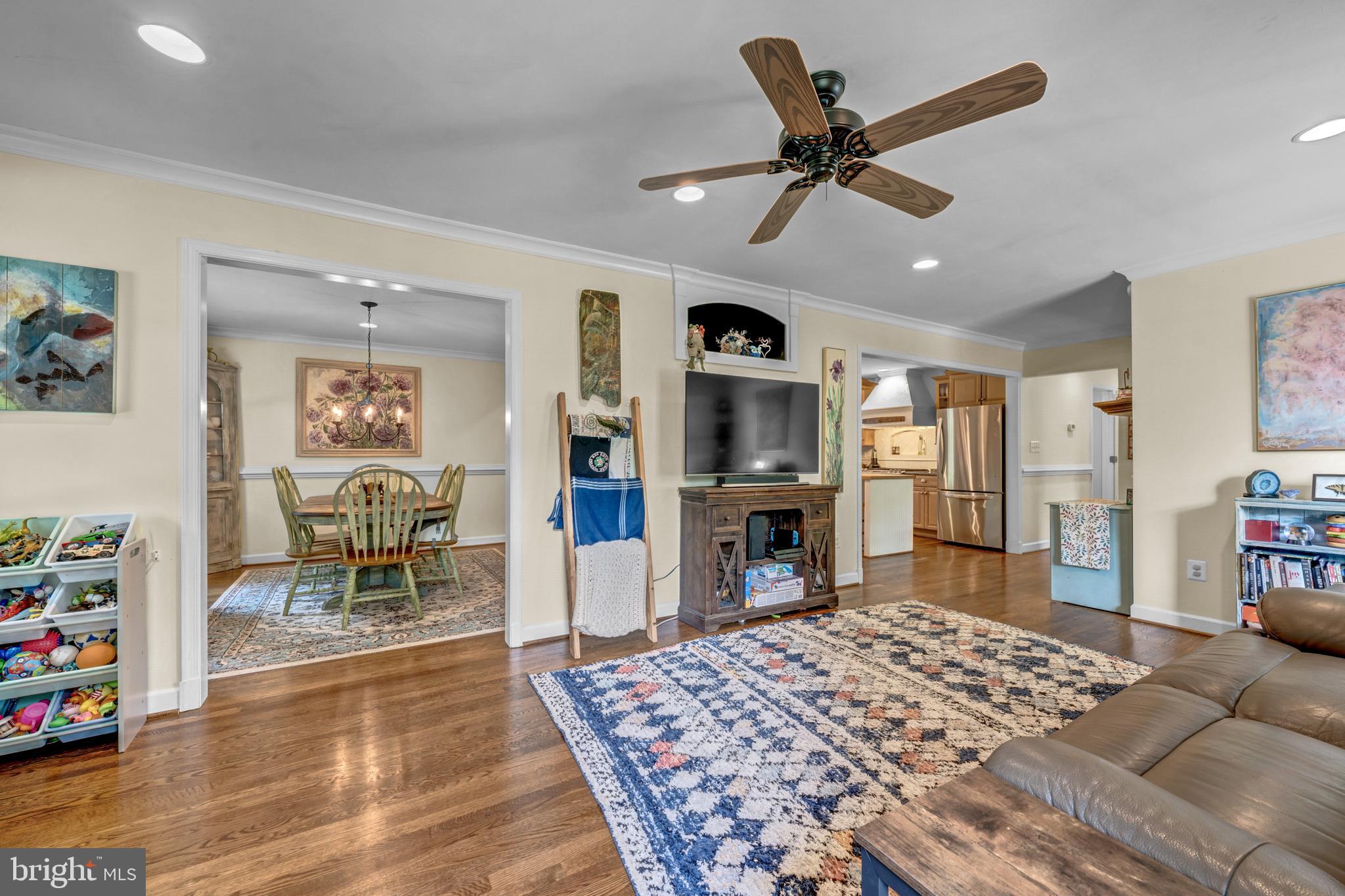 35094 Scotland Heights Road Round Hill, VA 20141 - Photo 14 of 41 Living room that flows into dining room
