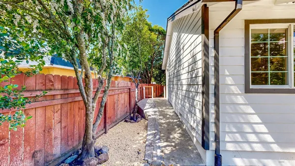 $969,000 | 527-529 Middle Rincon Road, Santa Rosa, CA 95409