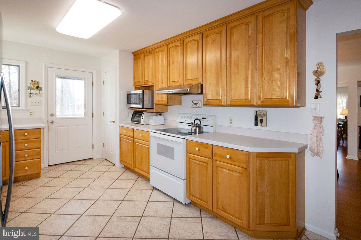 232 Erial Road Sicklerville, NJ 08081 - Photo 3 of 97 Kitchen: Side Egress