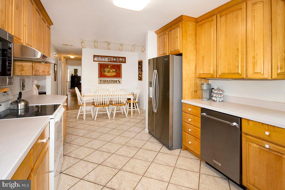 232 Erial Road Sicklerville, NJ 08081 - Photo 6 of 97 Kitchen: Upgraded counter tops
