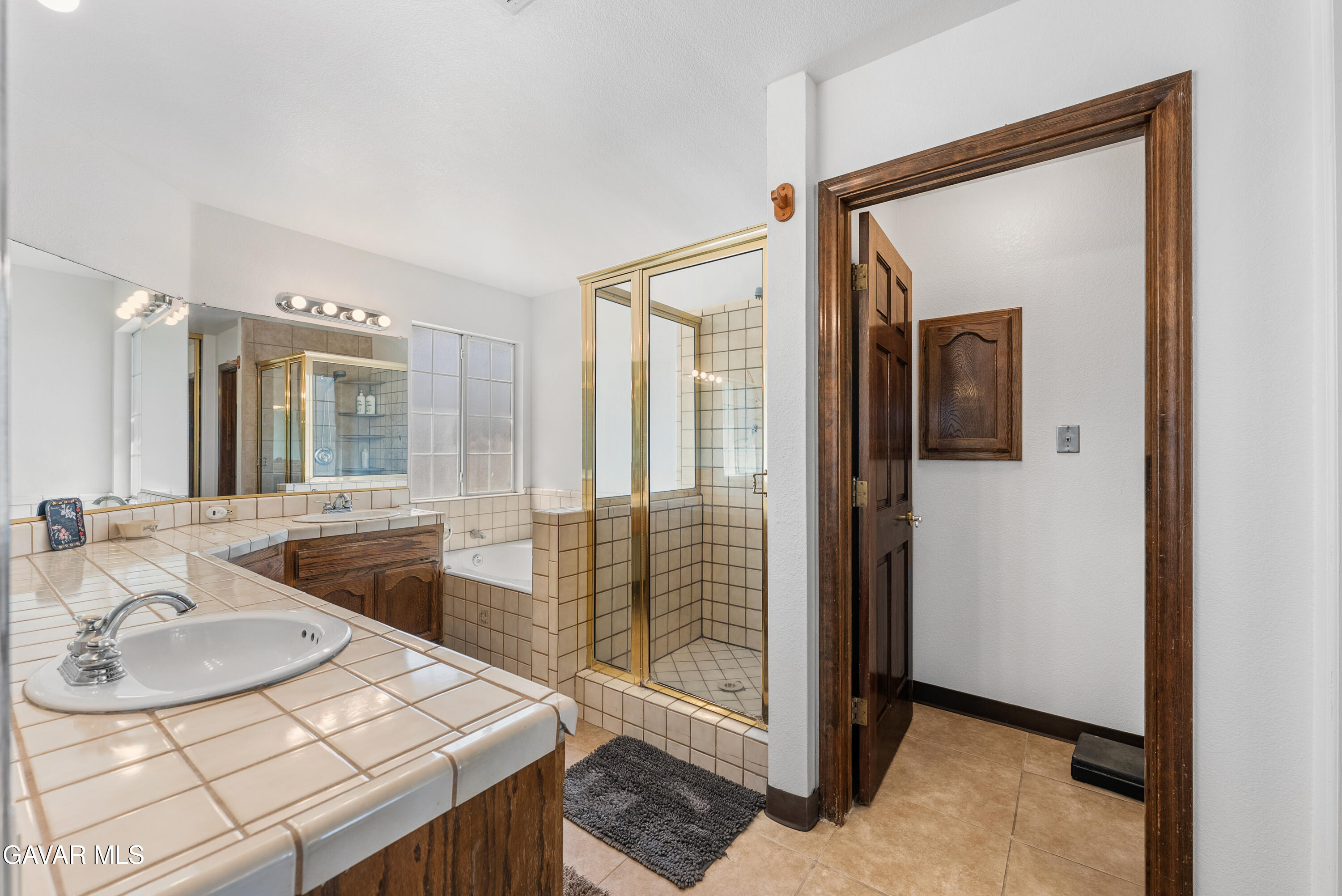 40508 154th Street East Lancaster, CA 93535 - Photo 14 of 20 a bathroom with a sink and a mirror