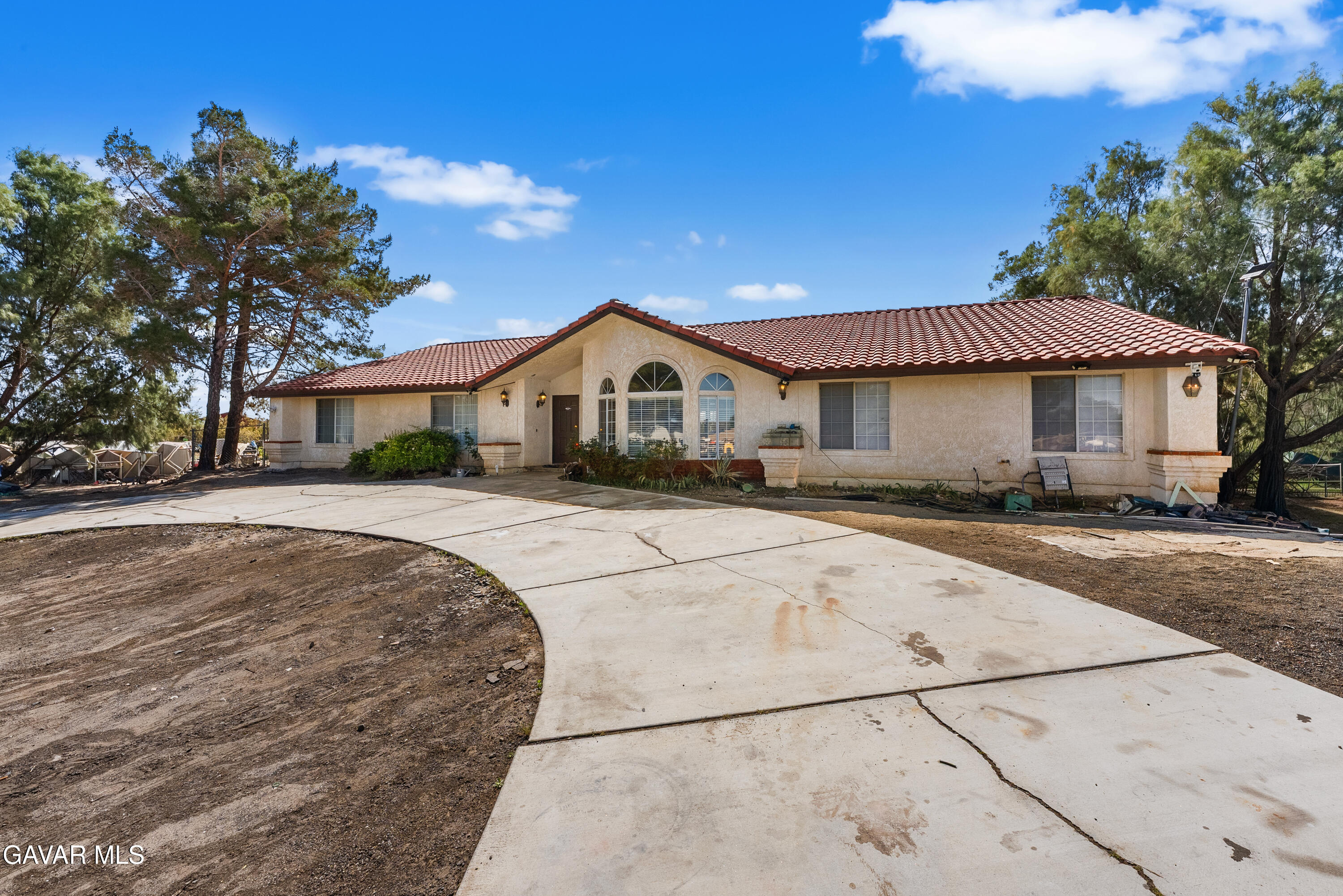 40508 154th Street East Lancaster, CA 93535 - Photo 2 of 20 a front view of a house with a yard