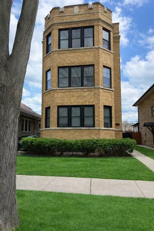 $2,400 | 6509 North Artesian Avenue, Unit 3, Chicago, IL 60645