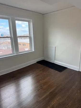 $2,400 | 6509 North Artesian Avenue, Unit 3, Chicago, IL 60645