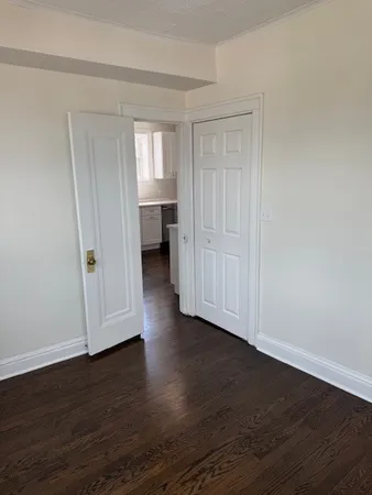 $2,400 | 6509 North Artesian Avenue, Unit 3, Chicago, IL 60645