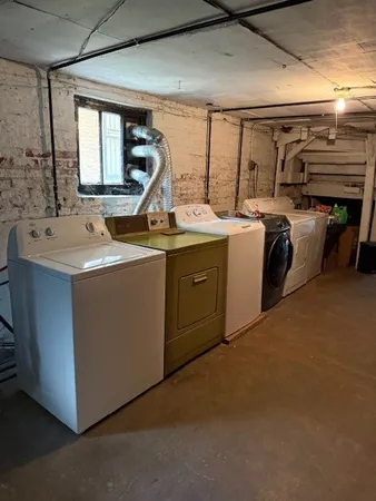 $2,400 | 6509 North Artesian Avenue, Unit 3, Chicago, IL 60645