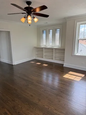 $2,400 | 6509 North Artesian Avenue, Unit 3, Chicago, IL 60645