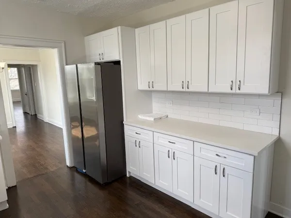 $2,400 | 6509 North Artesian Avenue, Unit 3, Chicago, IL 60645