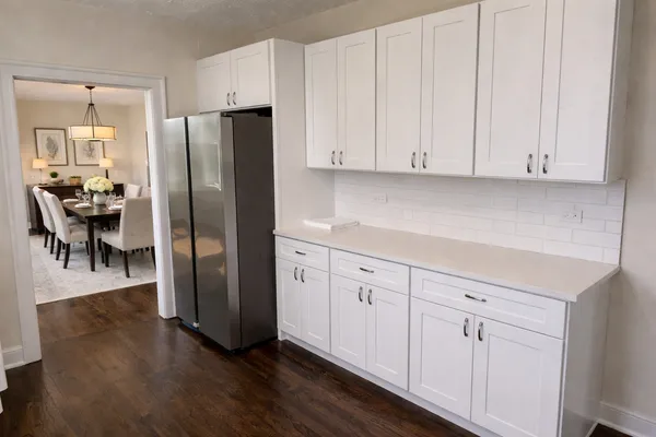 $2,400 | 6509 North Artesian Avenue, Unit 3, Chicago, IL 60645