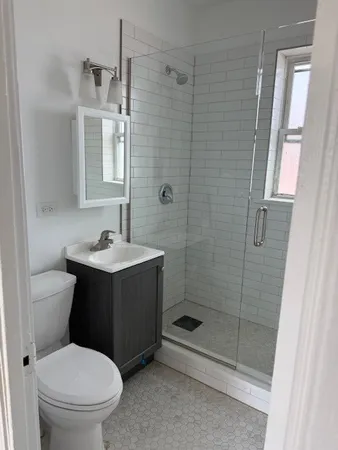 $2,400 | 6509 North Artesian Avenue, Unit 3, Chicago, IL 60645