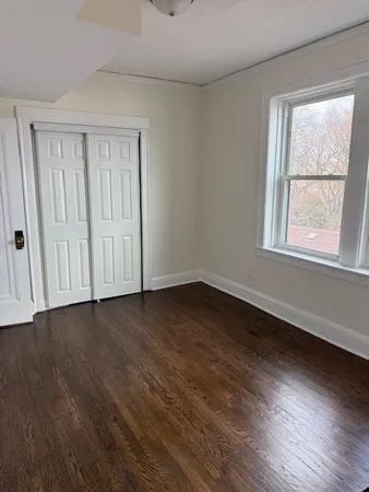 $2,400 | 6509 North Artesian Avenue, Unit 3, Chicago, IL 60645