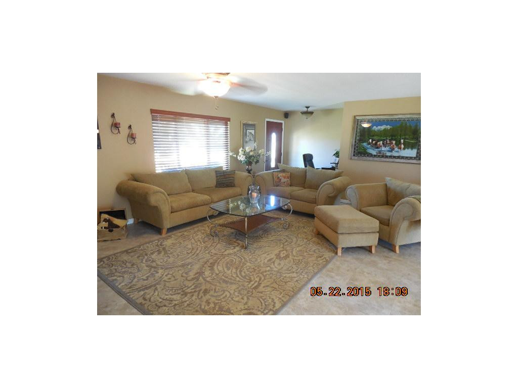 2040 Warrensburg Road Greeneville, TN 37743 - Photo 4 of 14 Living room