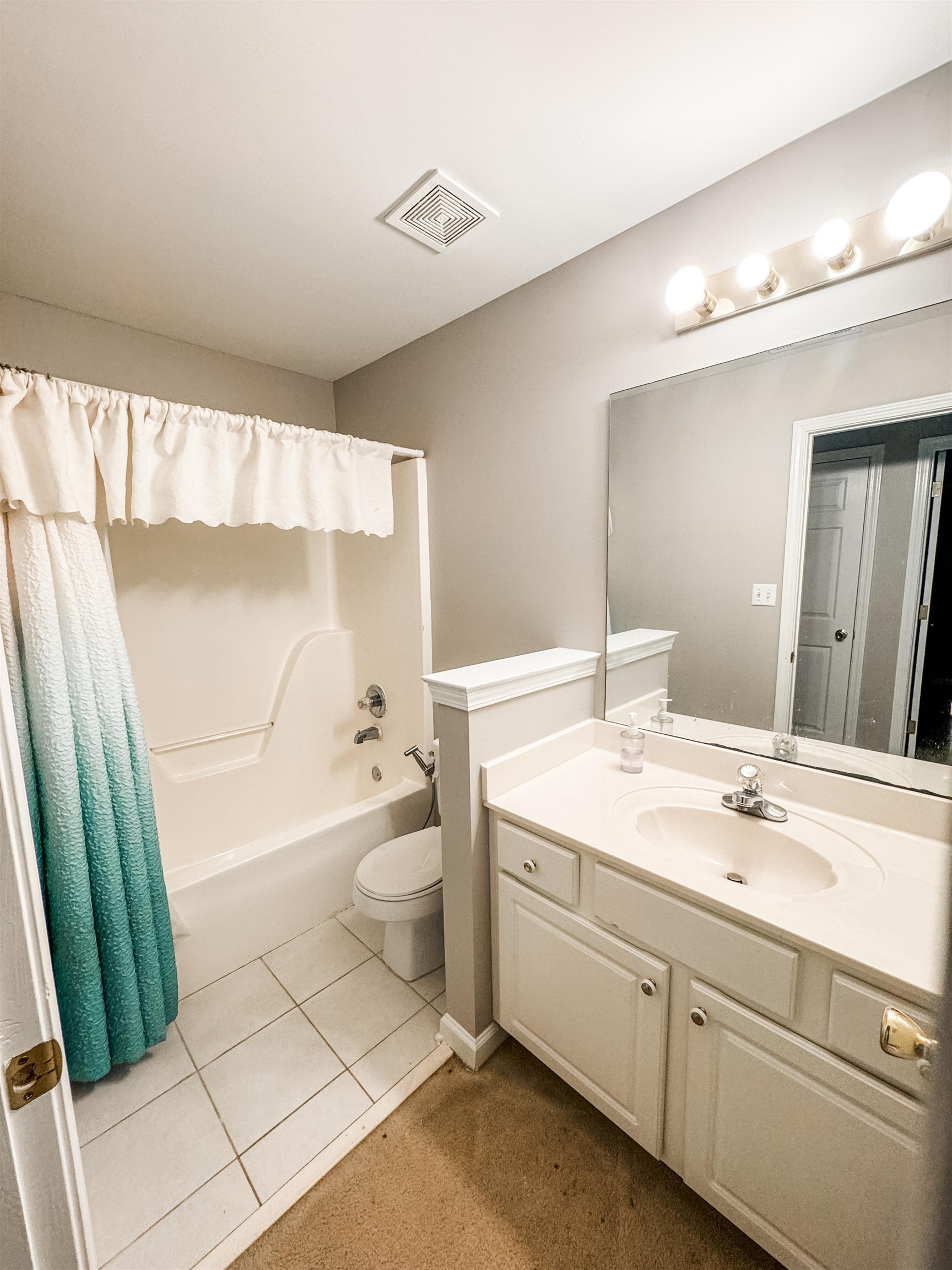 4564 Park Ridge Parkway Collierville, TN 38017 - Photo 9 of 12 a bathroom with a sink a toilet a mirror and shower