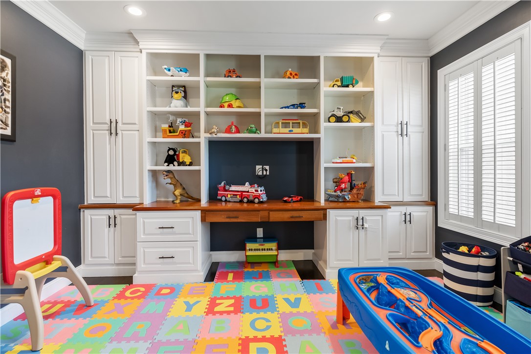 160 Fox Ridge Drive Cranston, RI 02921 - Photo 15 of 31