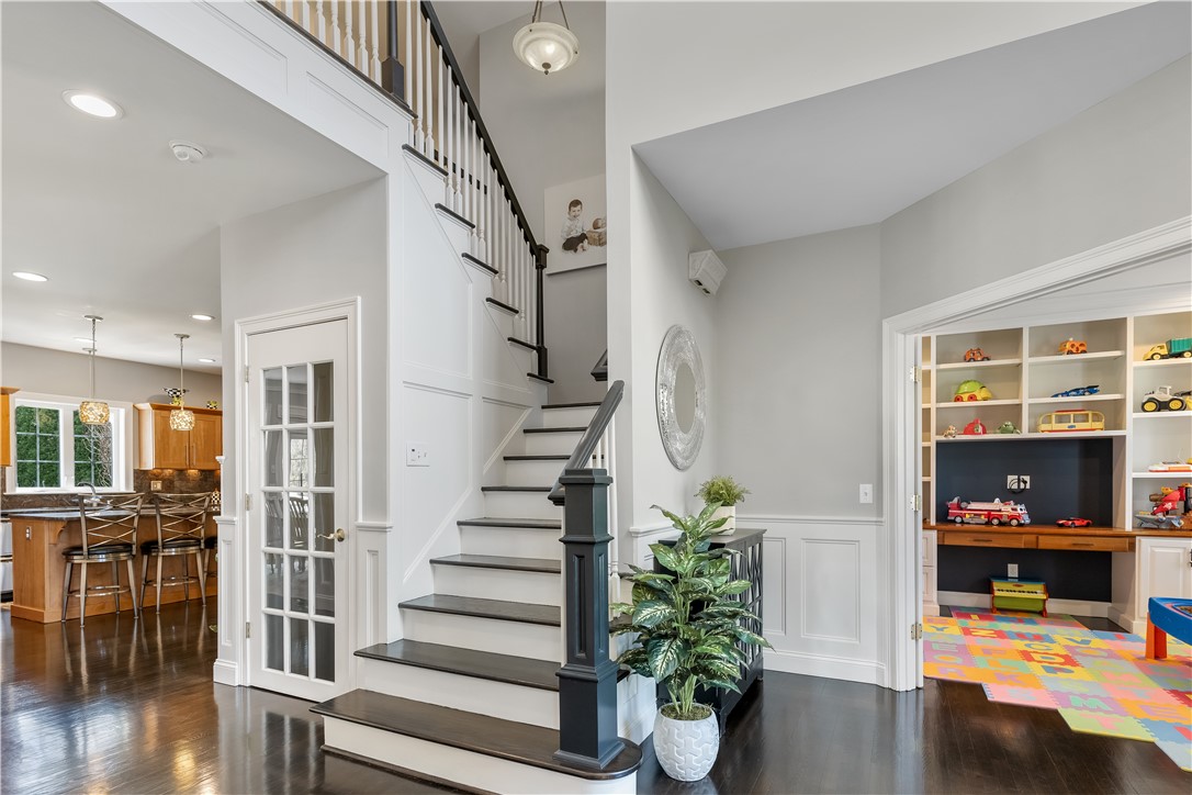 160 Fox Ridge Drive Cranston, RI 02921 - Photo 5 of 31