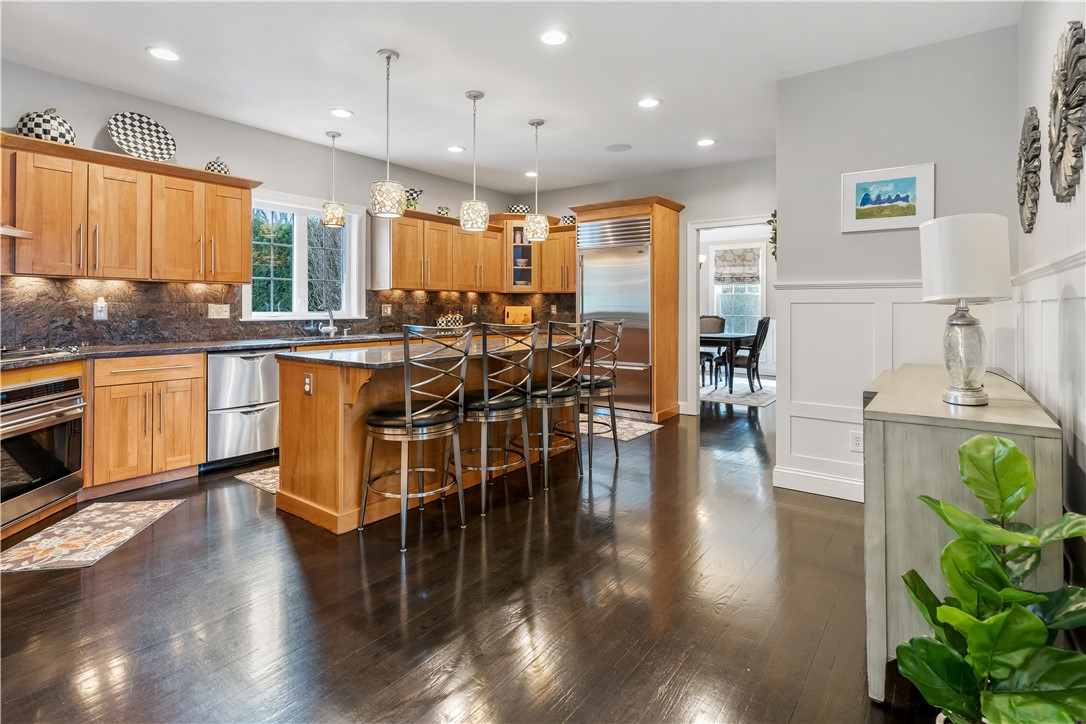 160 Fox Ridge Drive Cranston, RI 02921 - Photo 6 of 31