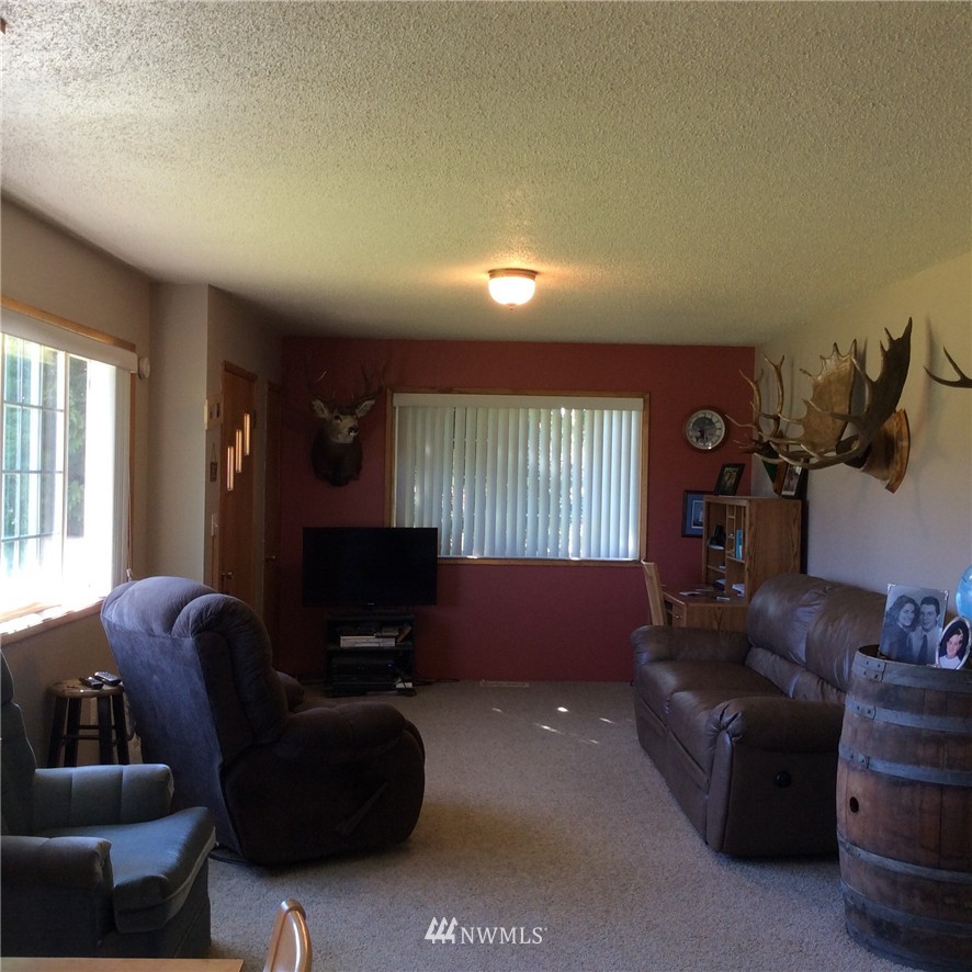 317 Oxbow Road Raymond, WA 98577 - Photo 3 of 25 Gallery Image 3