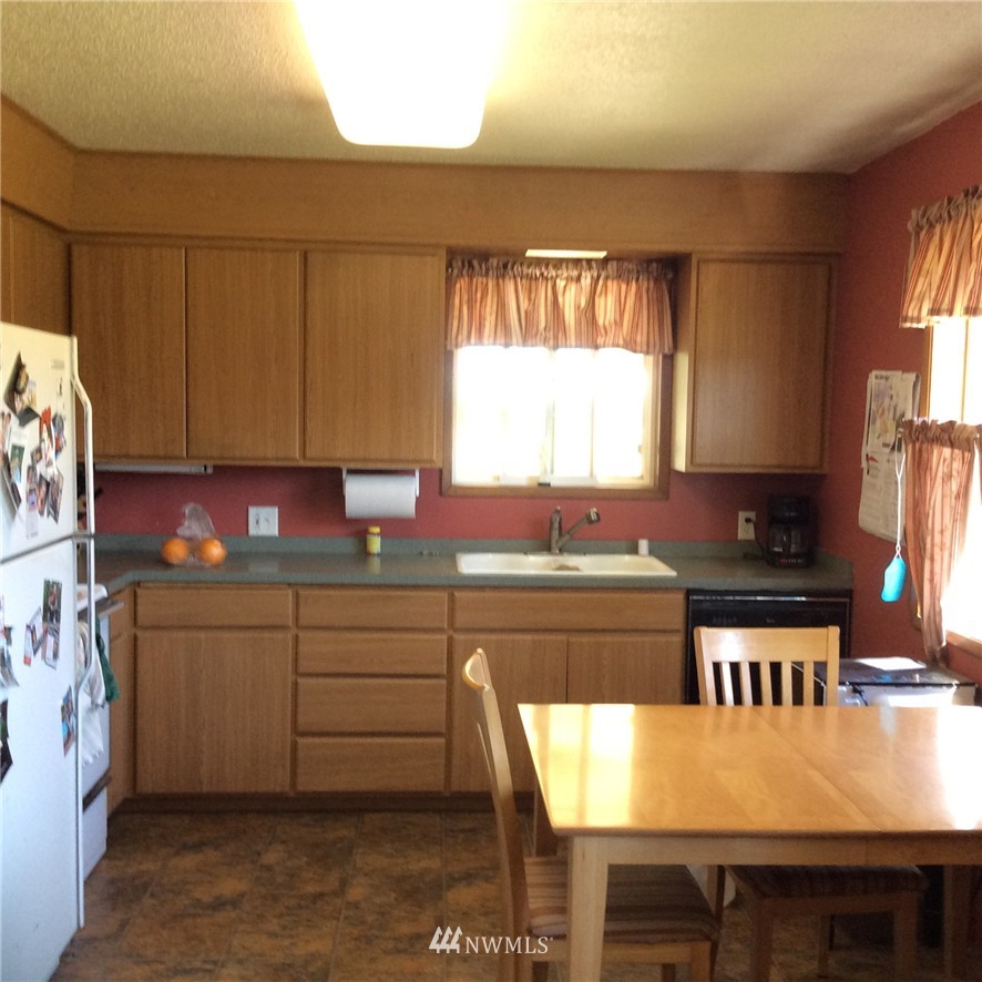 317 Oxbow Road Raymond, WA 98577 - Photo 4 of 25 Gallery Image 4