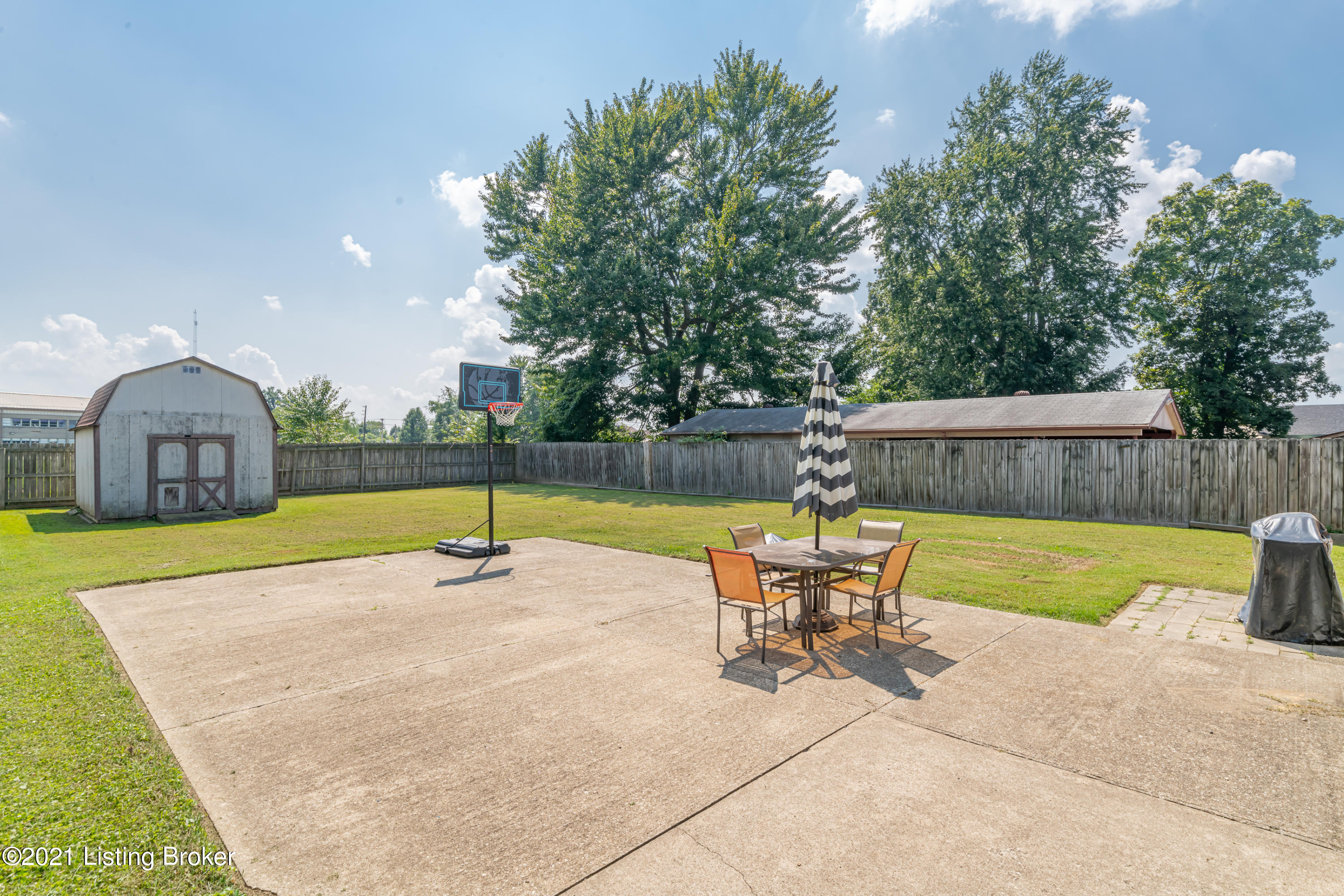 6714 Fenway Road Louisville, KY 40258 - Photo 24 of 29 25 (12)