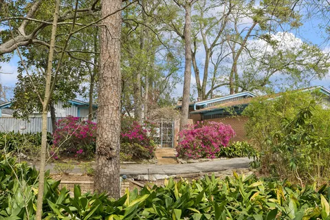 $1,995,000 | 202 Pine Hollow Lane, Houston, TX 77056