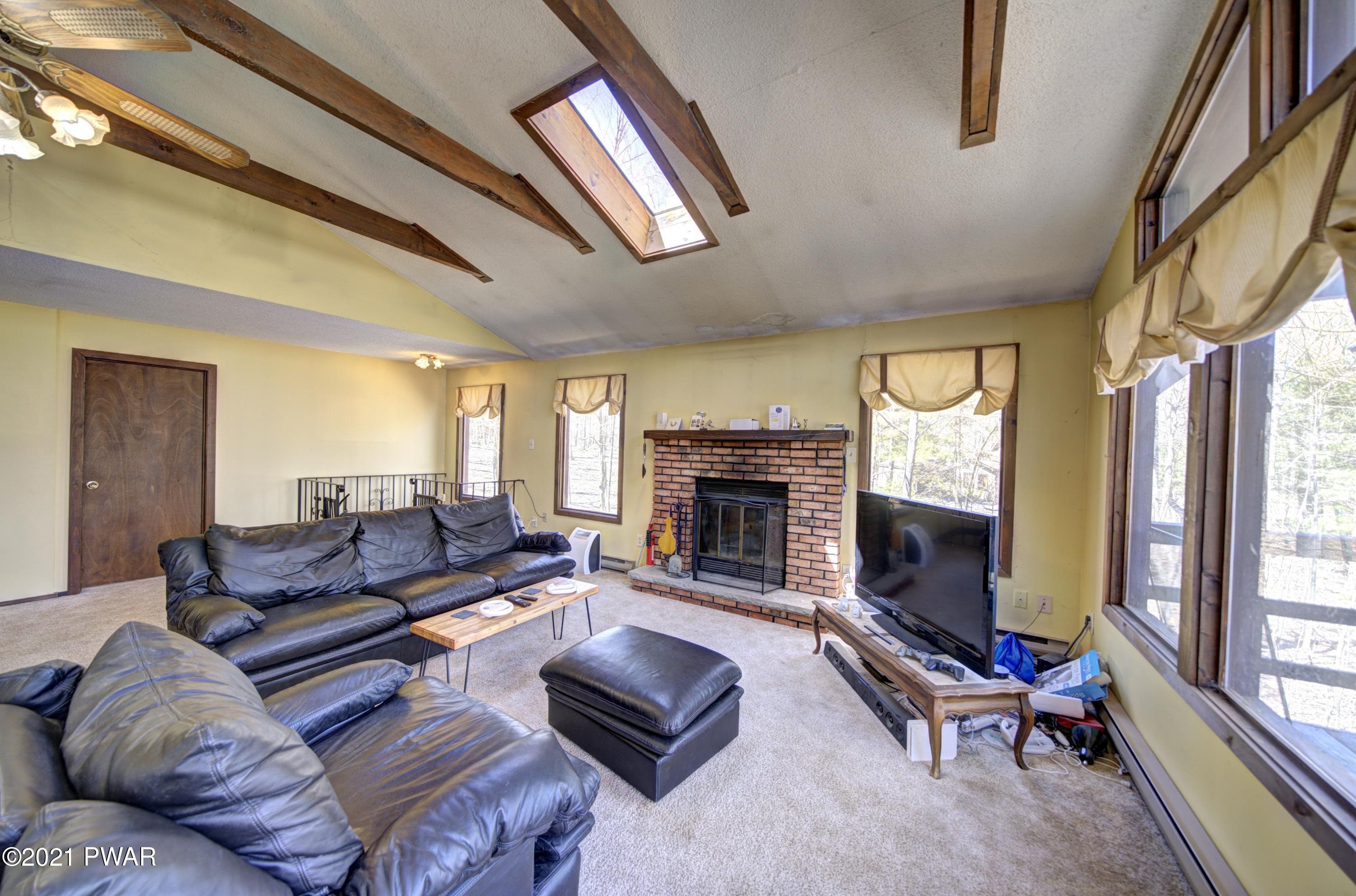 111 Tanager Road Lackawaxen, PA 18435 - Photo 4 of 35 Living room