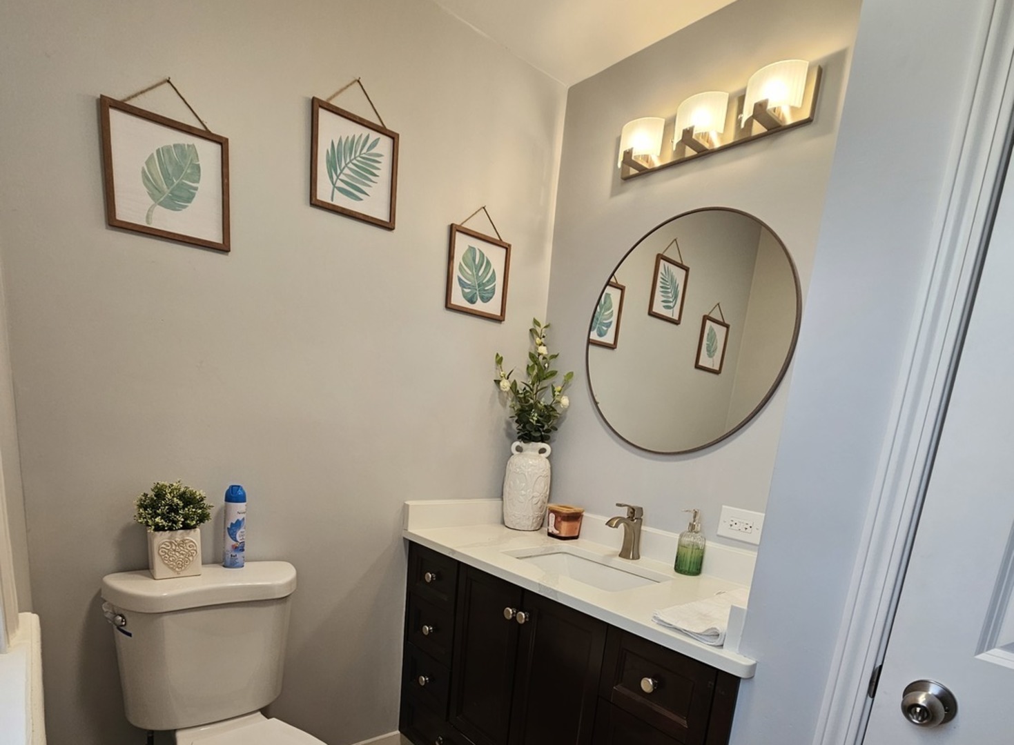 17954 East 10500N Road Grant Park, IL 60940 - Photo 16 of 37 a bathroom with a toilet a sink and mirror