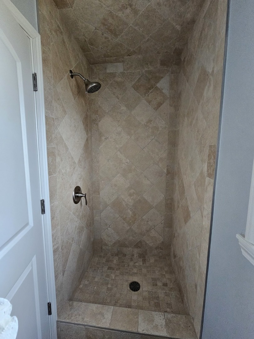 17954 East 10500N Road Grant Park, IL 60940 - Photo 17 of 37 a bathroom with a shower