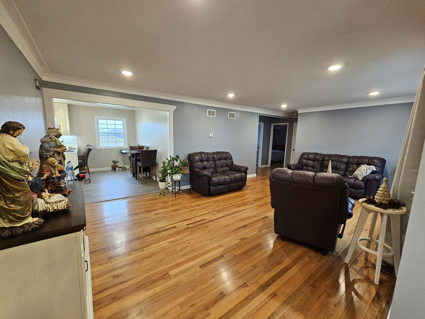 17954 East 10500N Road Grant Park, IL 60940 - Photo 5 of 37 a living room with furniture
