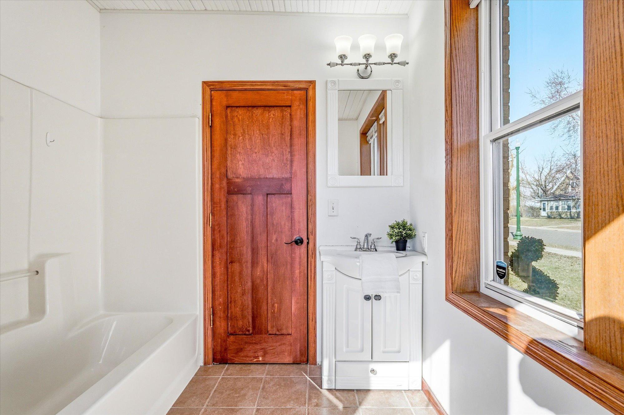 713 3rd Avenue Southwest Cambridge, MN 55008 - Photo 16 of 34