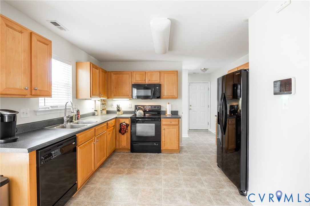 2928 Heather Ridge Drive Henrico, VA 23231 - Photo 14 of 34 Spacious kitchen featuring warm wood cabinetry, da