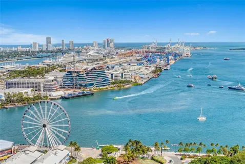 $800,000 | 244 Biscayne Boulevard, Unit 3702, Miami, FL 33132