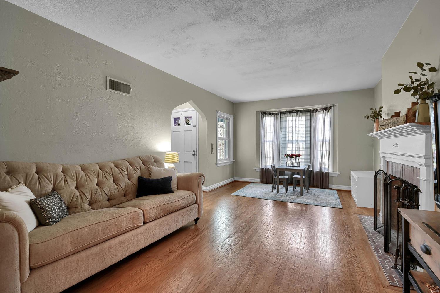 976 North Geyer Road St. Louis, MO 63122 - Photo 4 of 26 Gallery Image 4