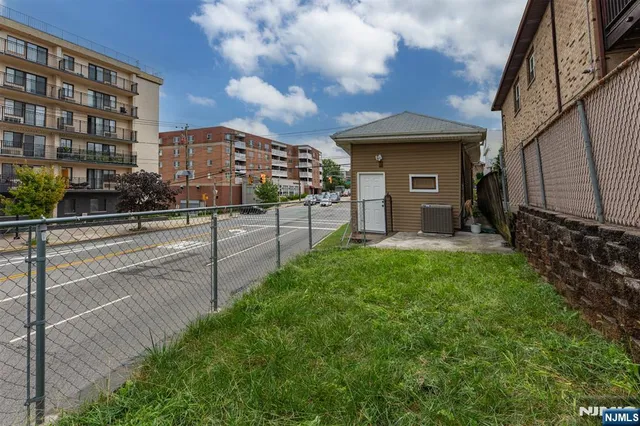 a view of a house with a back yard