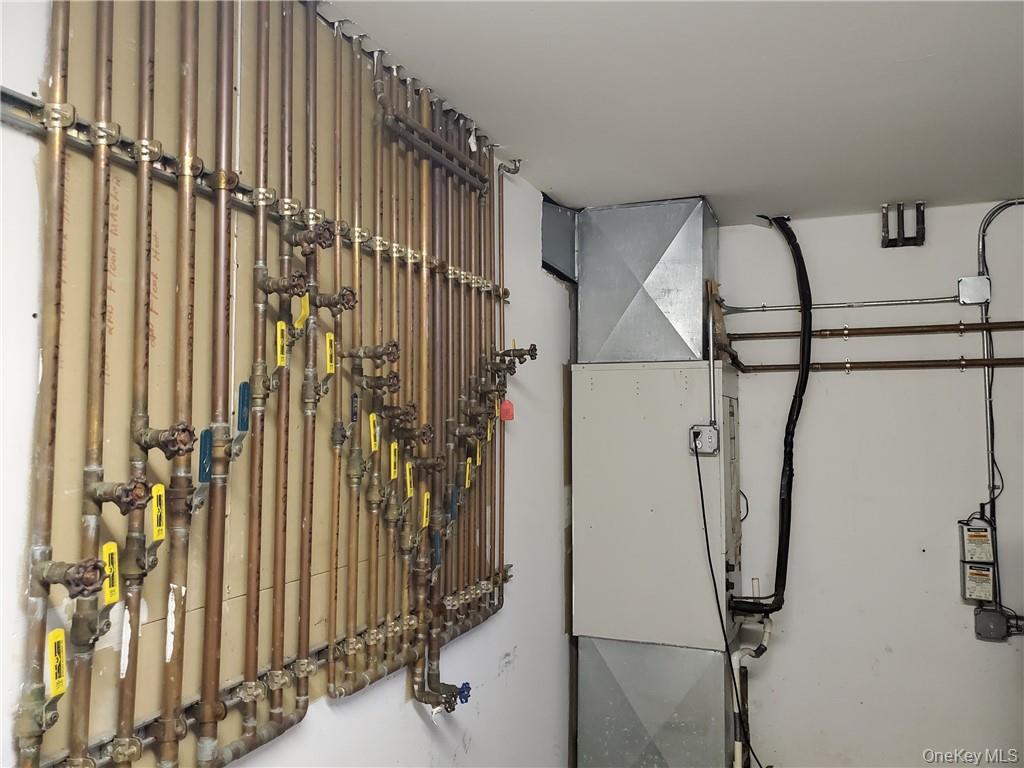 315 Washington Avenue, Unit 1 New Rochelle, NY 10801 - Photo 28 of 29 a bathroom with a shower