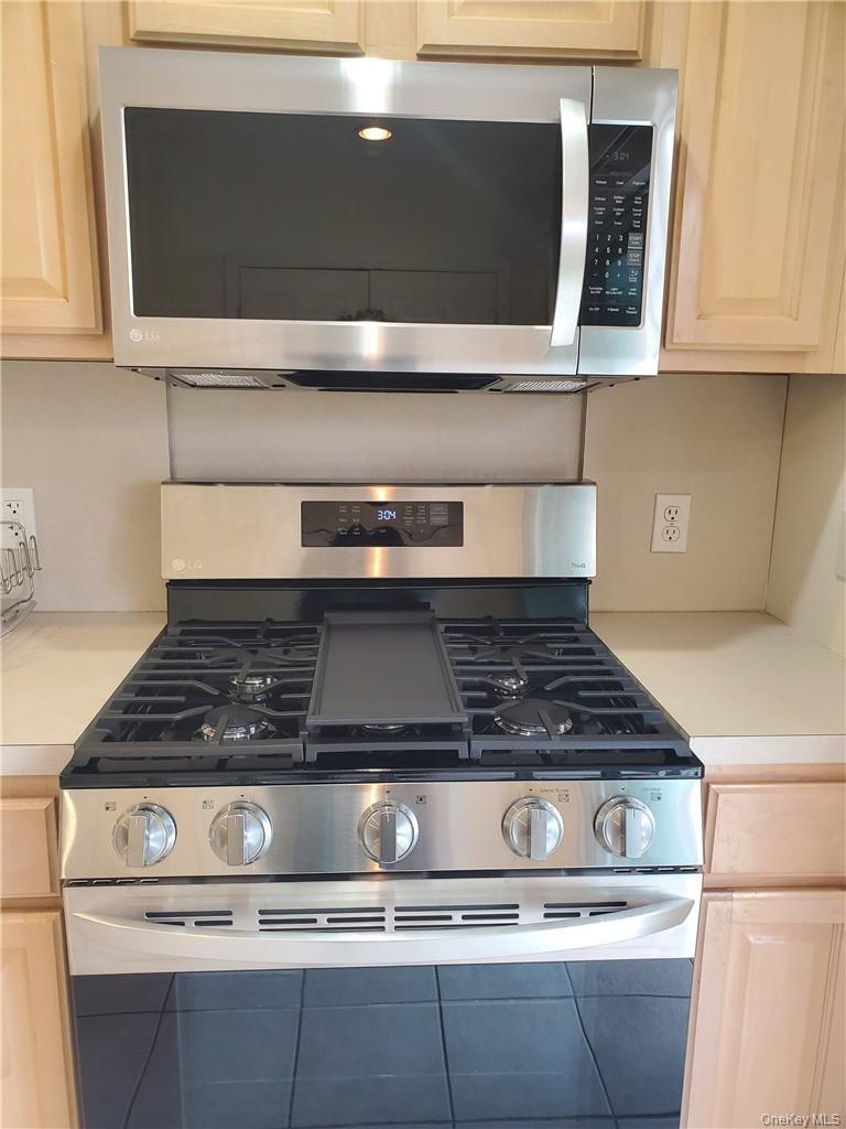 315 Washington Avenue, Unit 1 New Rochelle, NY 10801 - Photo 4 of 29 a stove top oven sitting inside of a kitchen