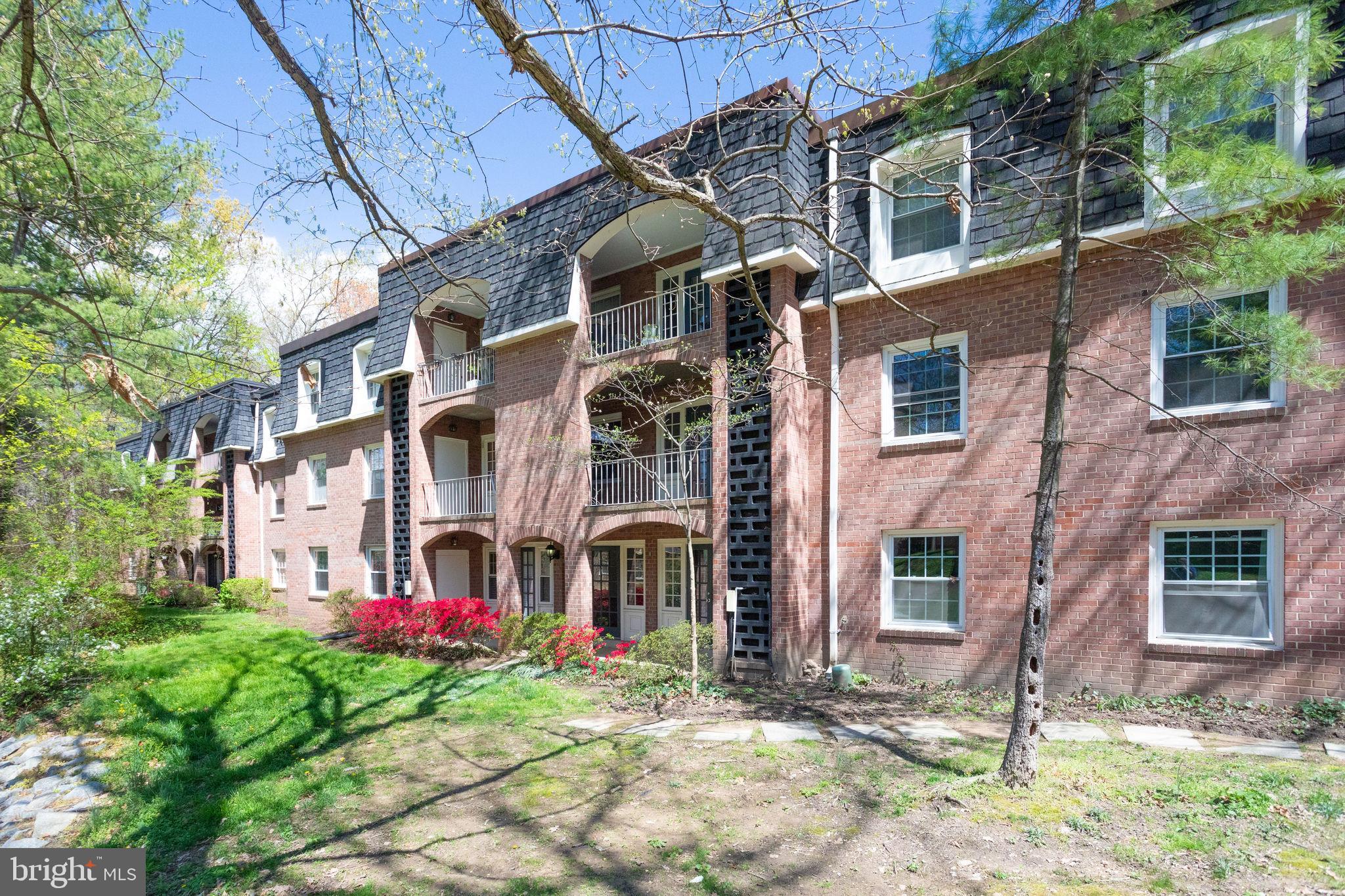 5906 Bayshire Road, Unit K Springfield, VA 22152 - Photo 28 of 31 Rear of the building