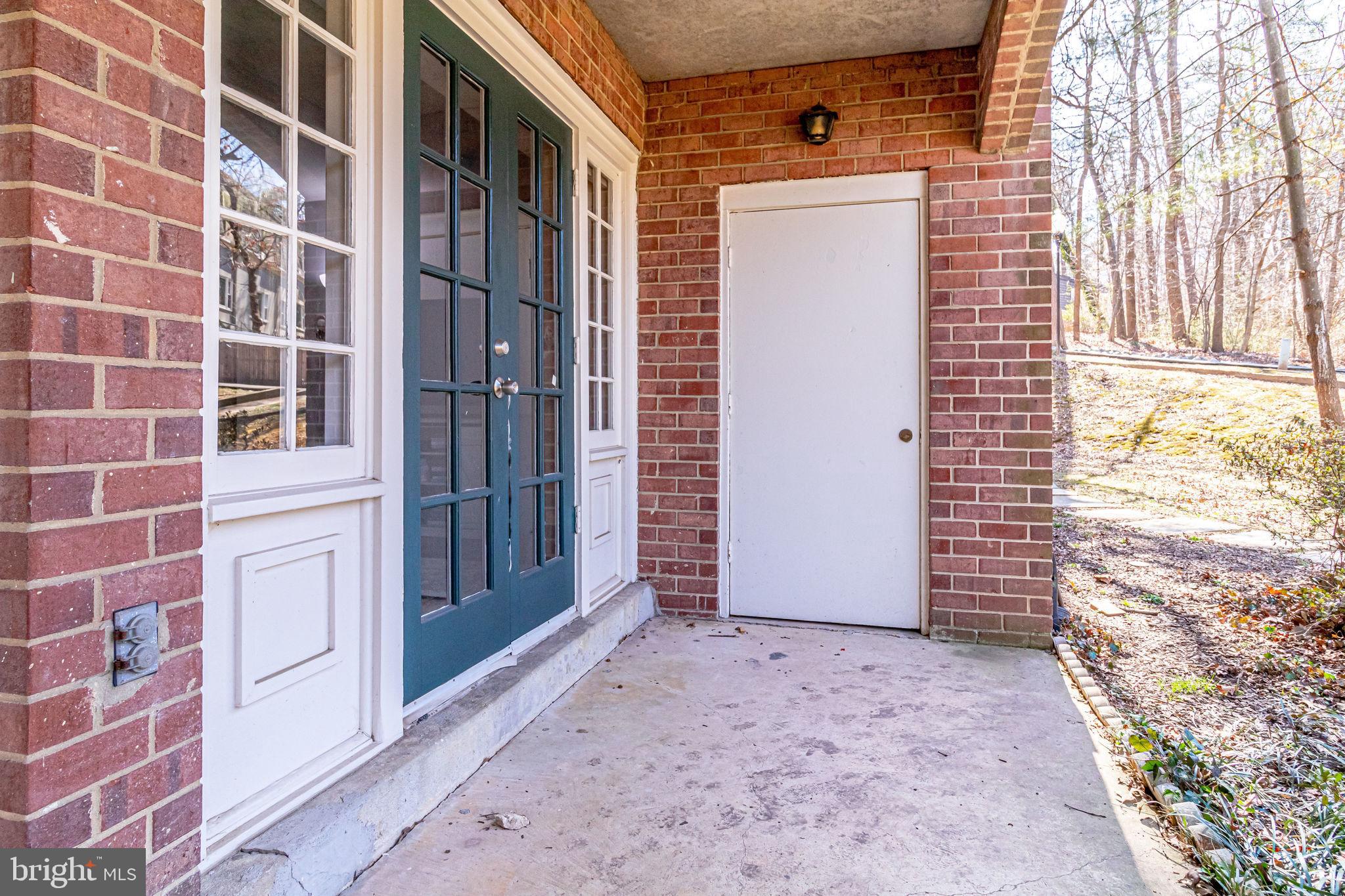 5906 Bayshire Road, Unit K Springfield, VA 22152 - Photo 31 of 31 rear patio