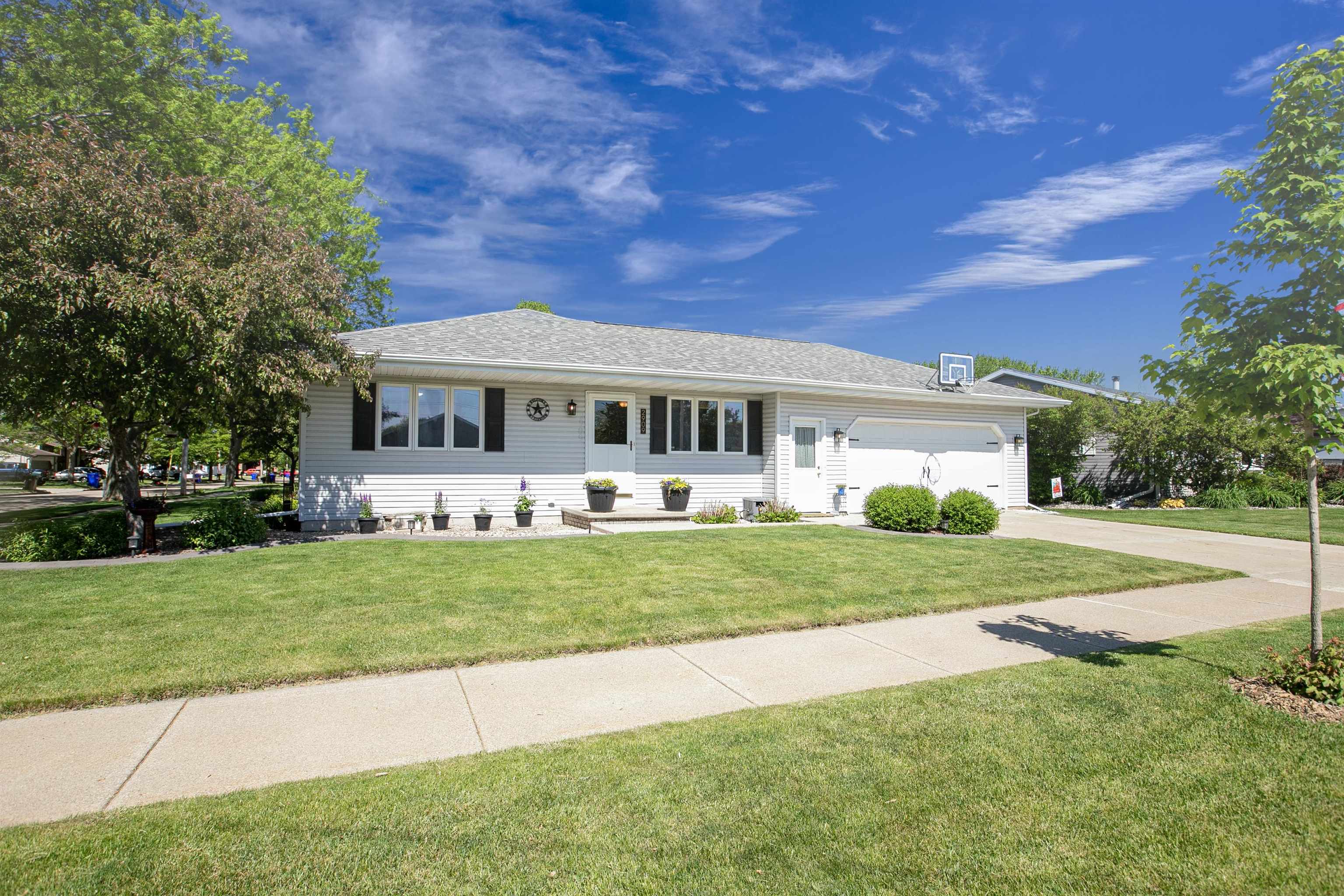 2909 South Summerset Drive Appleton, WI 54915 - Photo 1 of 42
