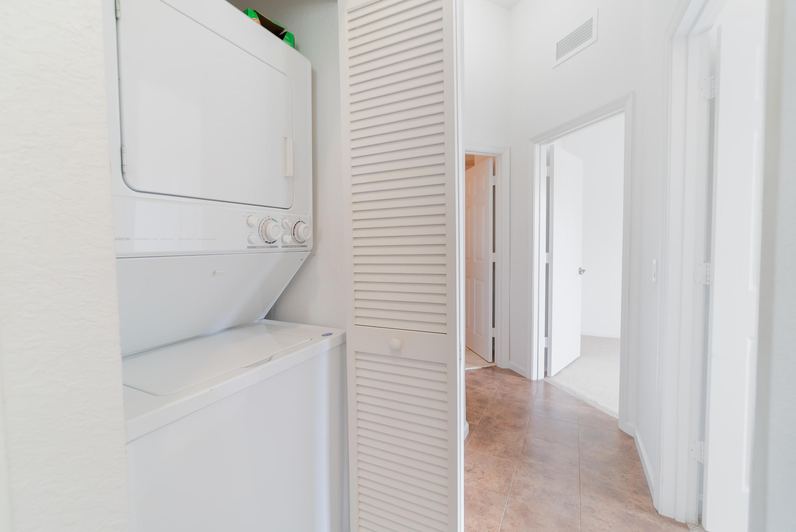 3204 Laurel Ridge Circle Riviera Beach, FL 33404 - Photo 16 of 19 Laundry