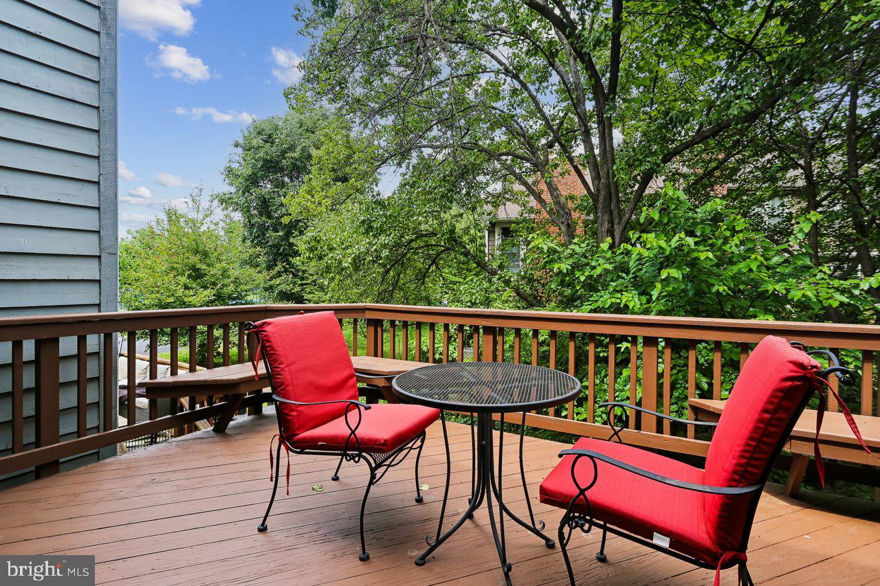 11333 Orchard Lane Reston, VA 20190 - Photo 34 of 41 Back Deck