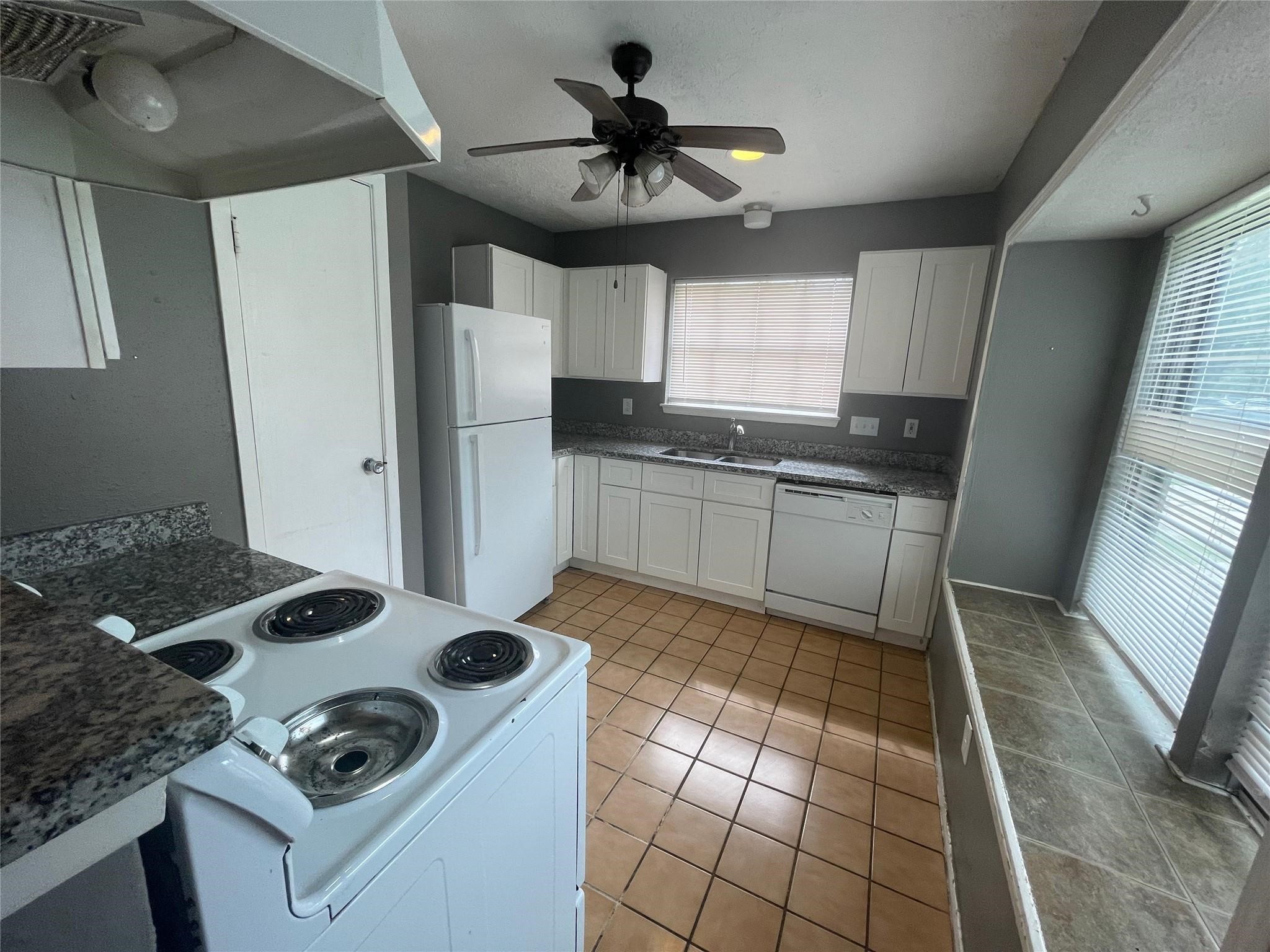 22221 Moss Falls Lane Spring, TX 77373 - Photo 4 of 12