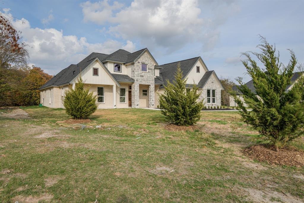 1844 County Road 2320 Terrell, TX 75160 - Photo 2 of 27 a front view of a house with garden