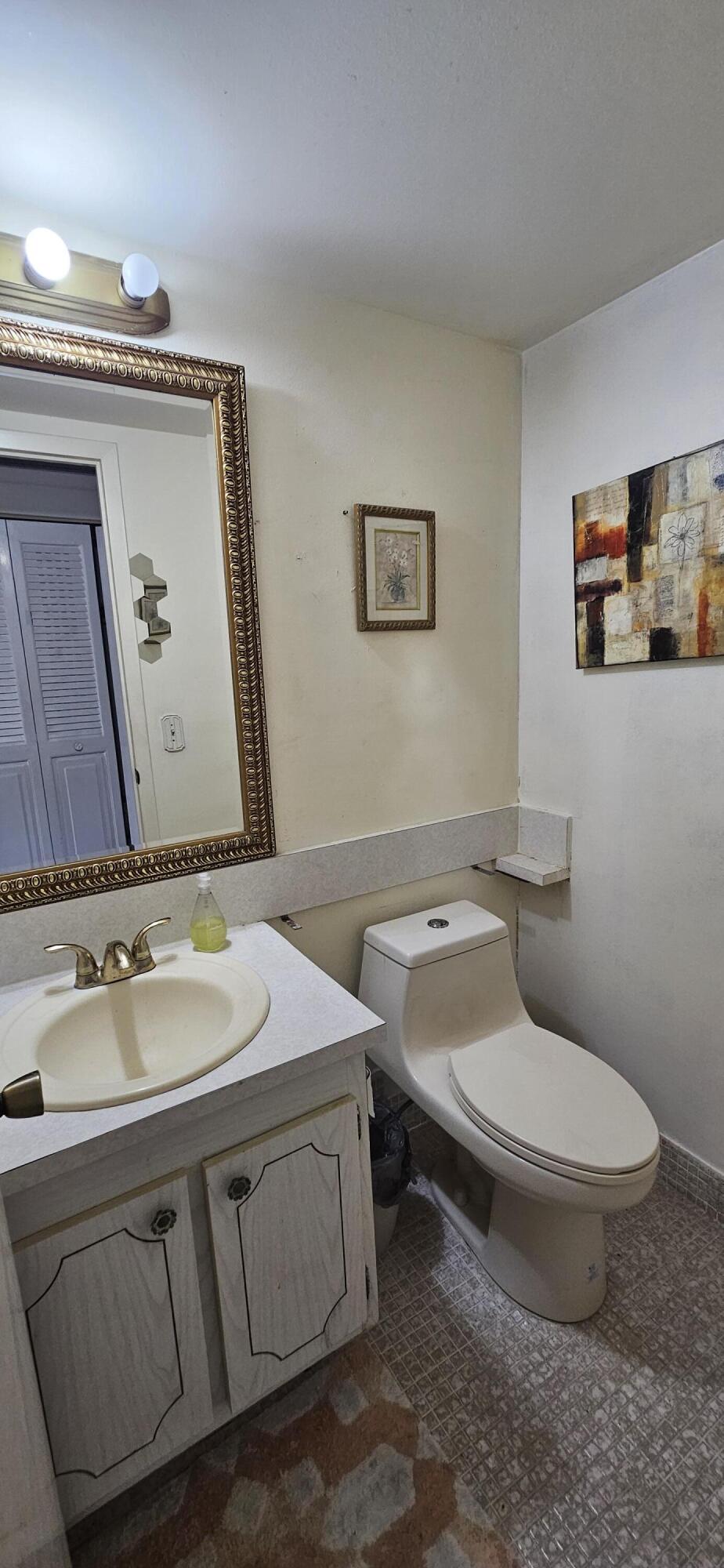 198 Preston Way, Unit 198 Boca Raton, FL 33434 - Photo 10 of 16 a bathroom with a toilet sink and mirror